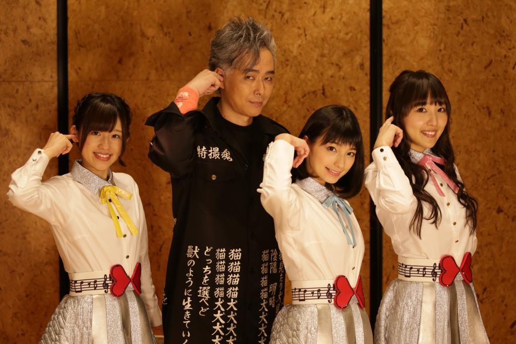 大槻ケンヂとイヤホンズ。（左から）高橋李依、大槻ケンヂ、高野麻里佳、長久友紀。