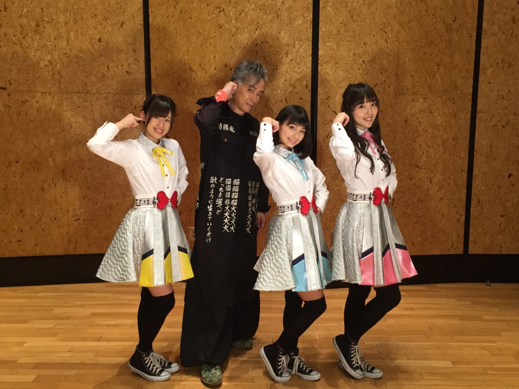大槻ケンヂとイヤホンズ。（左から）高橋李依、大槻ケンヂ、高野麻里佳、長久友紀。