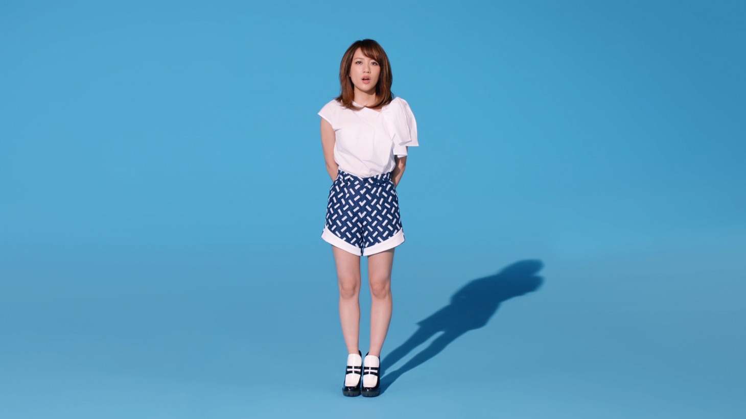 「キリン 氷結」新CMのワンシーン。