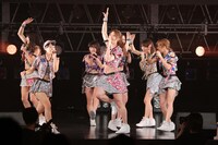 アップアップガールズ（仮）によるライブパフォーマンスの様子。（写真提供：テレビ朝日）