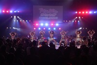 アップアップガールズ（仮）によるライブパフォーマンスの様子。（写真提供：テレビ朝日）