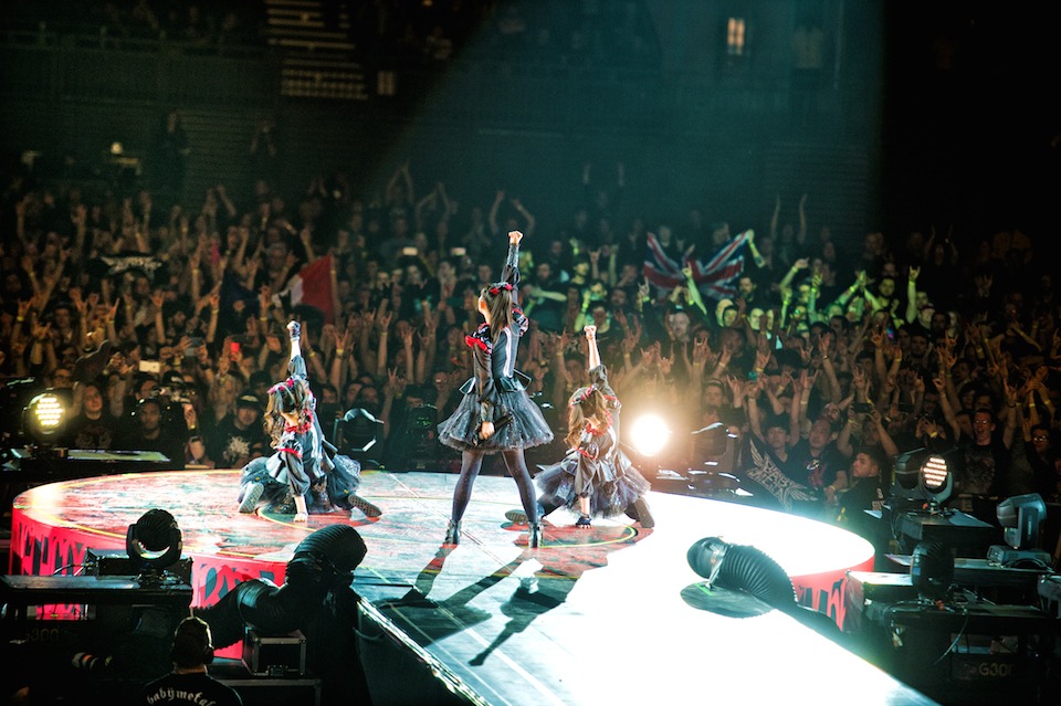 「BABYMETAL WORLD TOUR 2016」The SSE Arena, Wembley公演の様子。(C) Amuse Inc.