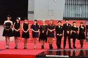 左からでんぱ組.inc、塩谷直義監督、今泉潤プロデューサー、ゆかな、阿澄佳奈。