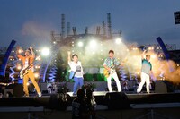 2015年9月の甲子園球場ライブの様子。