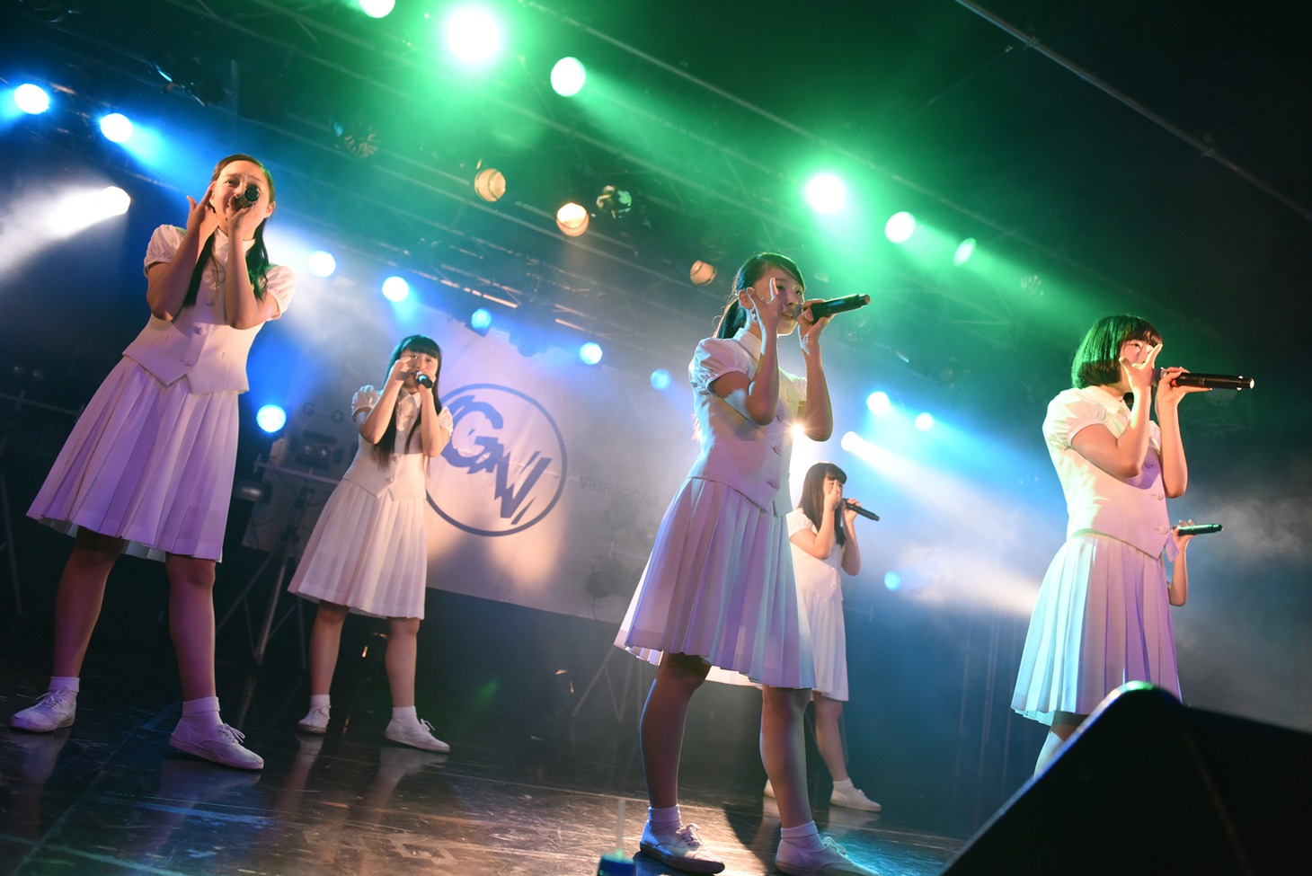 アイドルネッサンスによるライブの様子。