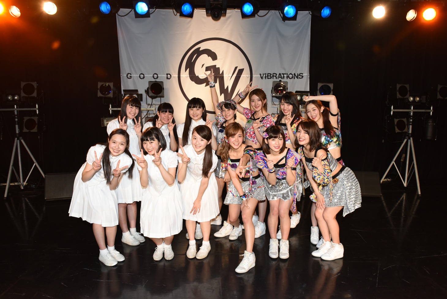 ライブ終了後の記念撮影の様子。
