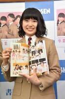 お気に入りの写真を紹介する大賀咲希。