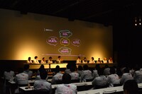 「でんぱとーく大実験！研究発表会」の様子。