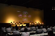 「でんぱとーく大実験!研究発表会」の様子。