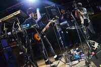 木幡太郎（G, Vo, Syn）