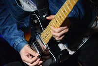 木幡太郎（G, Vo, Syn）。