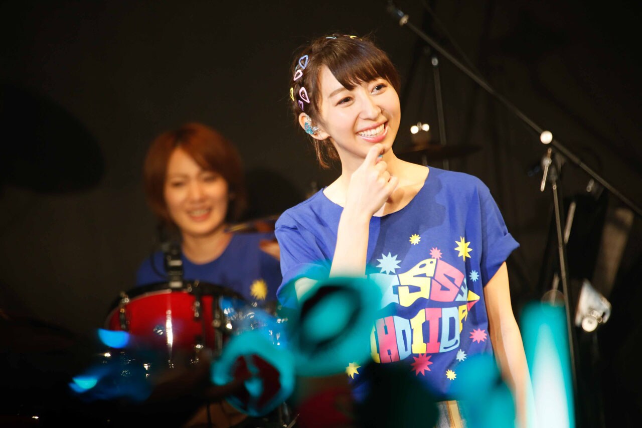 飯田里穂、ツアー初日に大槻ケンヂ参加の新作リリース発表