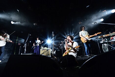 「THEラブ人間『メケメケ』発売記念ワンマンツアー」渋谷CLUB QUATTRO公演の様子。（Photo by MiNORU OBARA）
