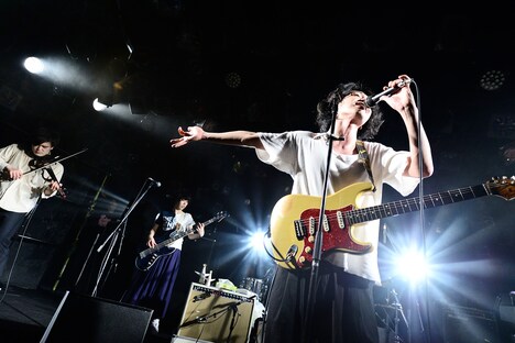 「THEラブ人間『メケメケ』発売記念ワンマンツアー」渋谷CLUB QUATTRO公演の様子。（Photo by MiNORU OBARA）