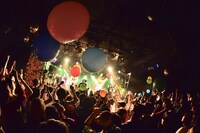 「THEラブ人間『メケメケ』発売記念ワンマンツアー」渋谷CLUB QUATTRO公演の様子。（Photo by MiNORU OBARA）