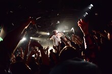 「THEラブ人間『メケメケ』発売記念ワンマンツアー」渋谷CLUB QUATTRO公演の様子。（Photo by MiNORU OBARA）