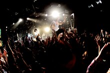 「THEラブ人間『メケメケ』発売記念ワンマンツアー」渋谷CLUB QUATTRO公演の様子。（Photo by MiNORU OBARA）