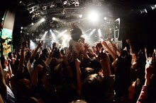 「THEラブ人間『メケメケ』発売記念ワンマンツアー」渋谷CLUB QUATTRO公演の様子。（Photo by MiNORU OBARA）
