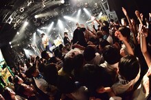 「THEラブ人間『メケメケ』発売記念ワンマンツアー」渋谷CLUB QUATTRO公演の様子。（Photo by MiNORU OBARA）