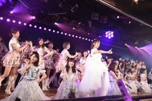 「高橋みなみ 卒業公演」アンコールの様子。(c)AKS