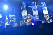 「BUMP OF CHICKEN STADIUM TOUR 2016 "BFLY"」初日公演の様子。（撮影：古渓一道）