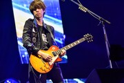 人気画像5位は「BUMP OF CHICKEN、光に満ちた初の京セラドームでツアー開幕」より、増川弘明（G）。（撮影：古渓一道）