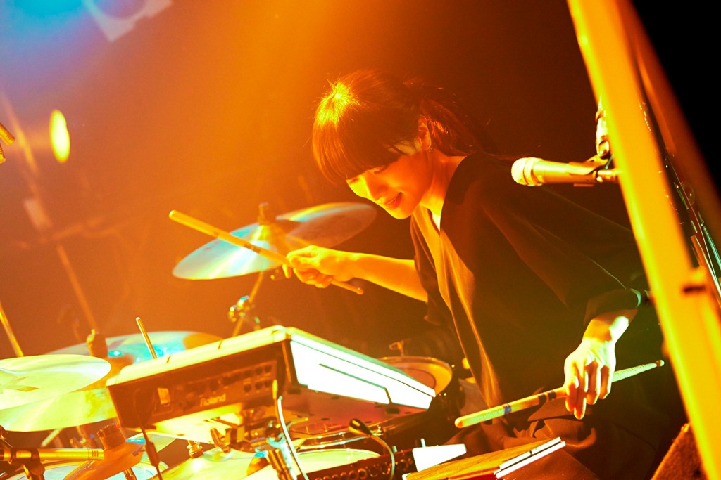 大澤実音穂（Dr）（Photo by tokyojork）