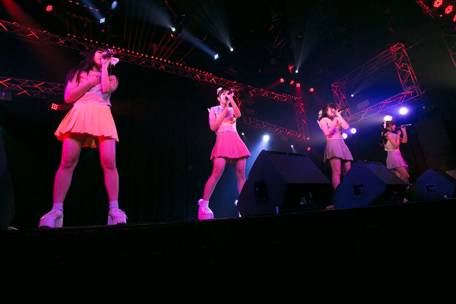 Fullfull☆Pocketによるライブの様子。（写真提供：Zeppライブ）