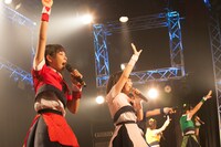 神宿によるライブの様子。（写真提供：Zeppライブ）