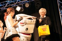 左から溝呂木世蘭、あっとじゃむ君、橋元恵一。