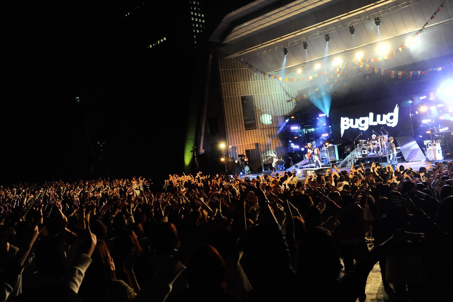 BugLug「GO TO SICKS」の様子。（撮影：河井彩美＜AY-Beatrium＞）
