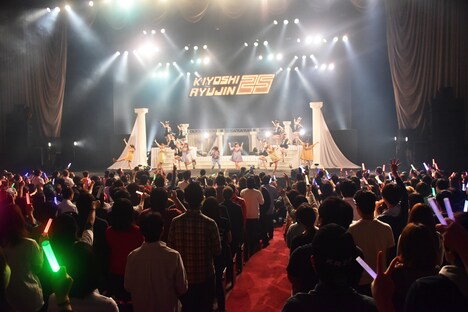 「清 竜人25 コンサート 2016 春」の様子。