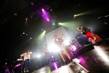 Mrs. GREEN APPLE「TWELVE TOUR ～春宵一刻とモノテトラ～」赤坂BLITZ公演の様子。（撮影：後藤壮太郎）