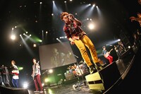 Mrs. GREEN APPLE「TWELVE TOUR ～春宵一刻とモノテトラ～」赤坂BLITZ公演の様子。（撮影：後藤壮太郎）