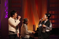 左よりスキマスイッチ、坂本冬美。 (c)フジテレビ