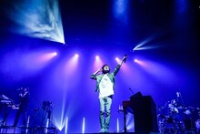 WEAVER「WEAVER 11th TOUR 2016『Draw a Night Rainbow』」大阪・オリックス劇場公演の様子。（撮影：渡邉一生）