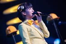 春乃きいなとヘルメッツ（撮影：濱本英介）