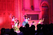 「Vampire Lady」をパフォーマンスするi☆Ris。（写真提供：avex pictures）