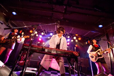 キノコホテル「サロン・ド・キノコ～性春入学式」の様子。（撮影：にしゆきみ）