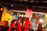 キノコホテル「サロン・ド・キノコ～性春入学式」の様子。（撮影：にしゆきみ）