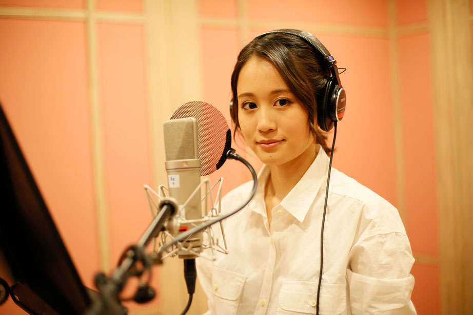 レコーディング時の前田敦子。