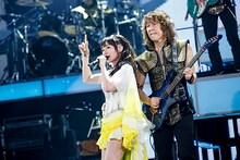 水樹奈々「NANA MIZUKI LIVE GALAXY 2016」の様子。（Photo by hajime kamiiisaka）