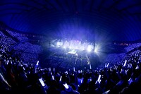 「NANA MIZUKI LIVE GALAXY 2016」の様子。（Photo by hajime kamiiisaka）