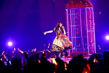 水樹奈々「NANA MIZUKI LIVE GALAXY 2016」の様子。（Photo by hajime kamiiisaka）