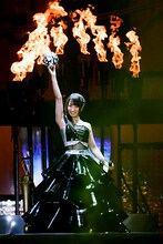 水樹奈々「NANA MIZUKI LIVE GALAXY 2016」の様子。（Photo by hajime kamiiisaka）