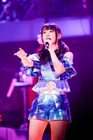 「NANA MIZUKI LIVE GALAXY 2016」の様子。（Photo by hajime kamiiisaka）