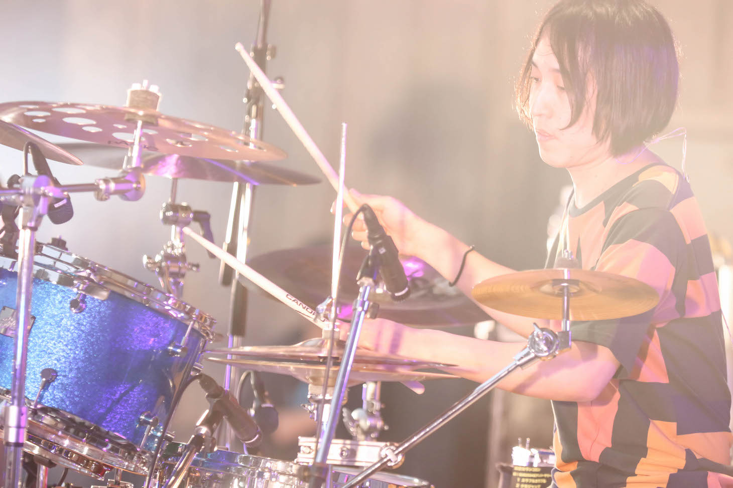 かみむー氏（Dr）（Photo by Taku Fujii）