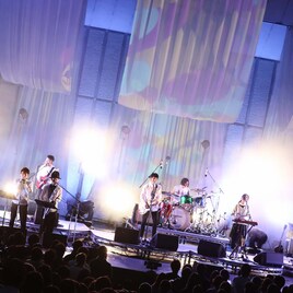 東京カランコロン野音で2534日を振り返る、在日ファンクホーンズと共演も