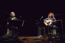 左から高野寛、高田漣。（撮影：南賢太郎）