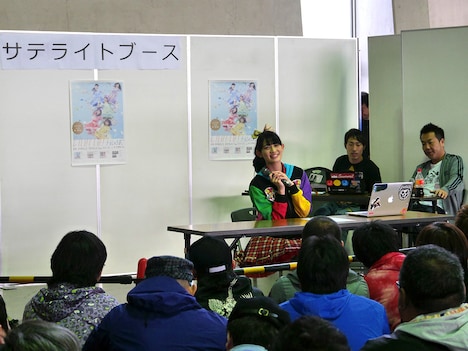 秋本帆華「ほのぼのアニソンアワー！」の様子。（写真提供：ワーナーミュージック・ジャパン）